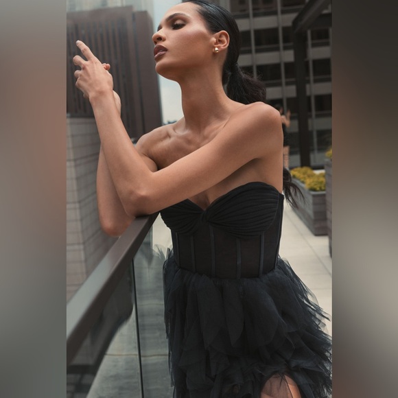 MAC DUGGAL
Black Strapless Bustier Net Gown With Spiral Ruffles Size 6 Holiday - Picture 7 of 11